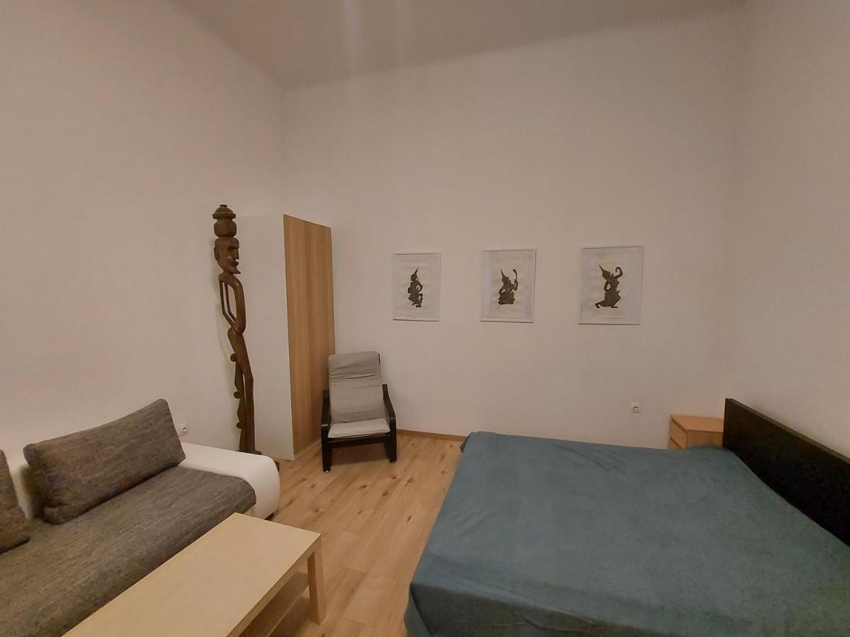 The Only Way Is Up! Apartment Budapest Luaran gambar