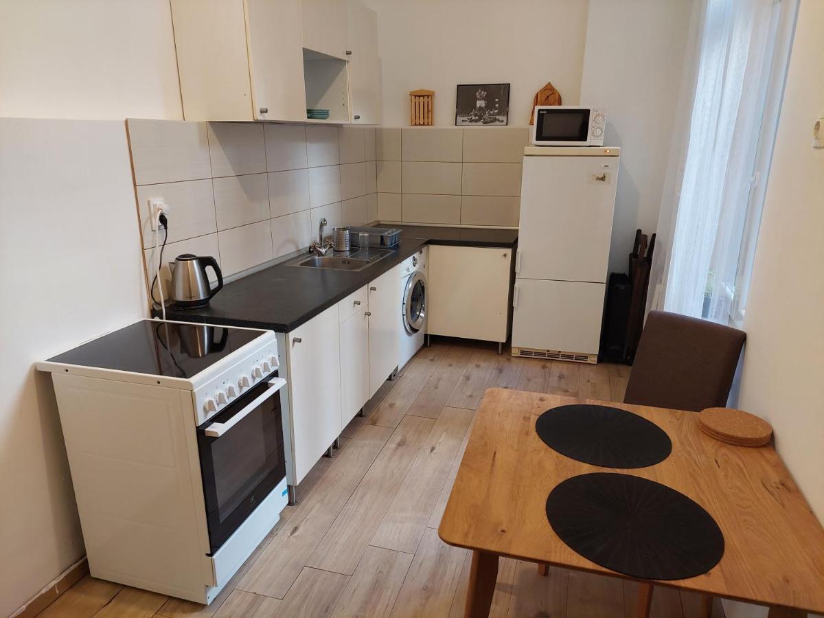 The Only Way Is Up! Apartment Budapest Luaran gambar